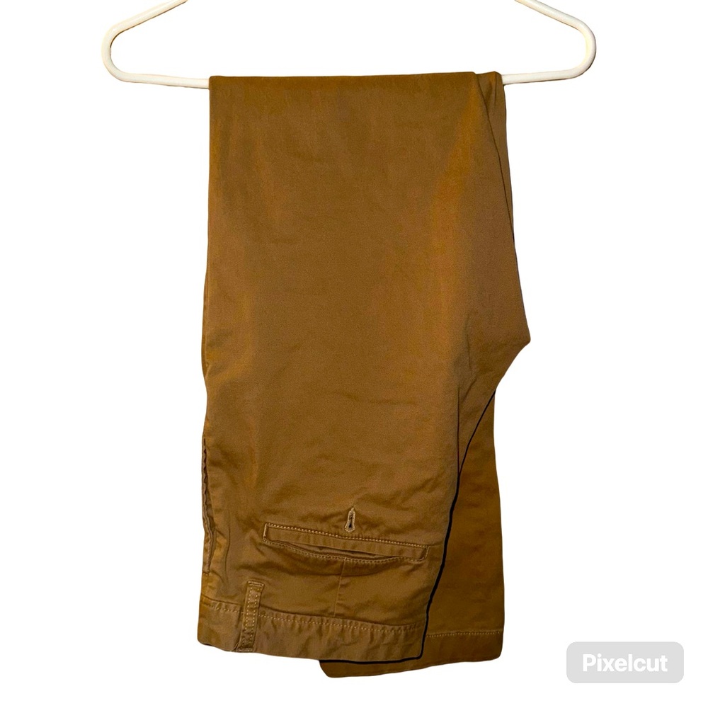 Men’s khaki pants